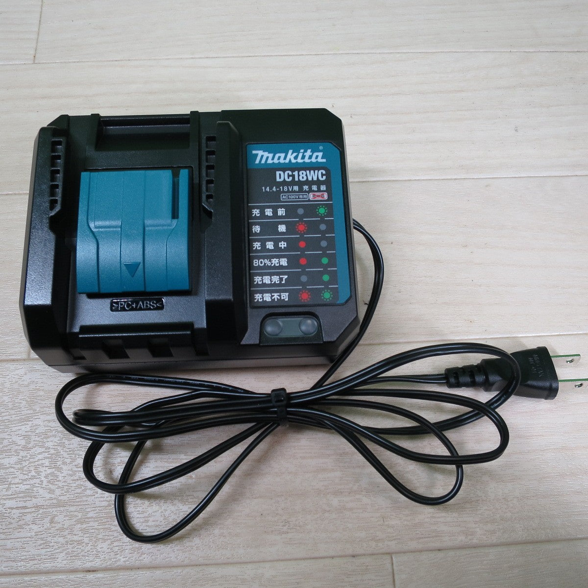[送料無料] キレイ☆マキタ 充電式 インパクトドライバ TD146DX 電動 工具 makita 18V 充電器 DC18WC ケース付き☆