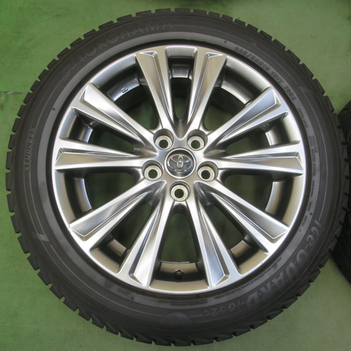 バリ溝！24年！ほぼ10分◎トヨタ 30系 アルファード ヴェルファイア 純正 235/50R18 スタッドレス ピレリ アイス アシンメトリコ ヨコハマ アイスガード iG52C 18インチ PCD114.3/5H◎6081907イス