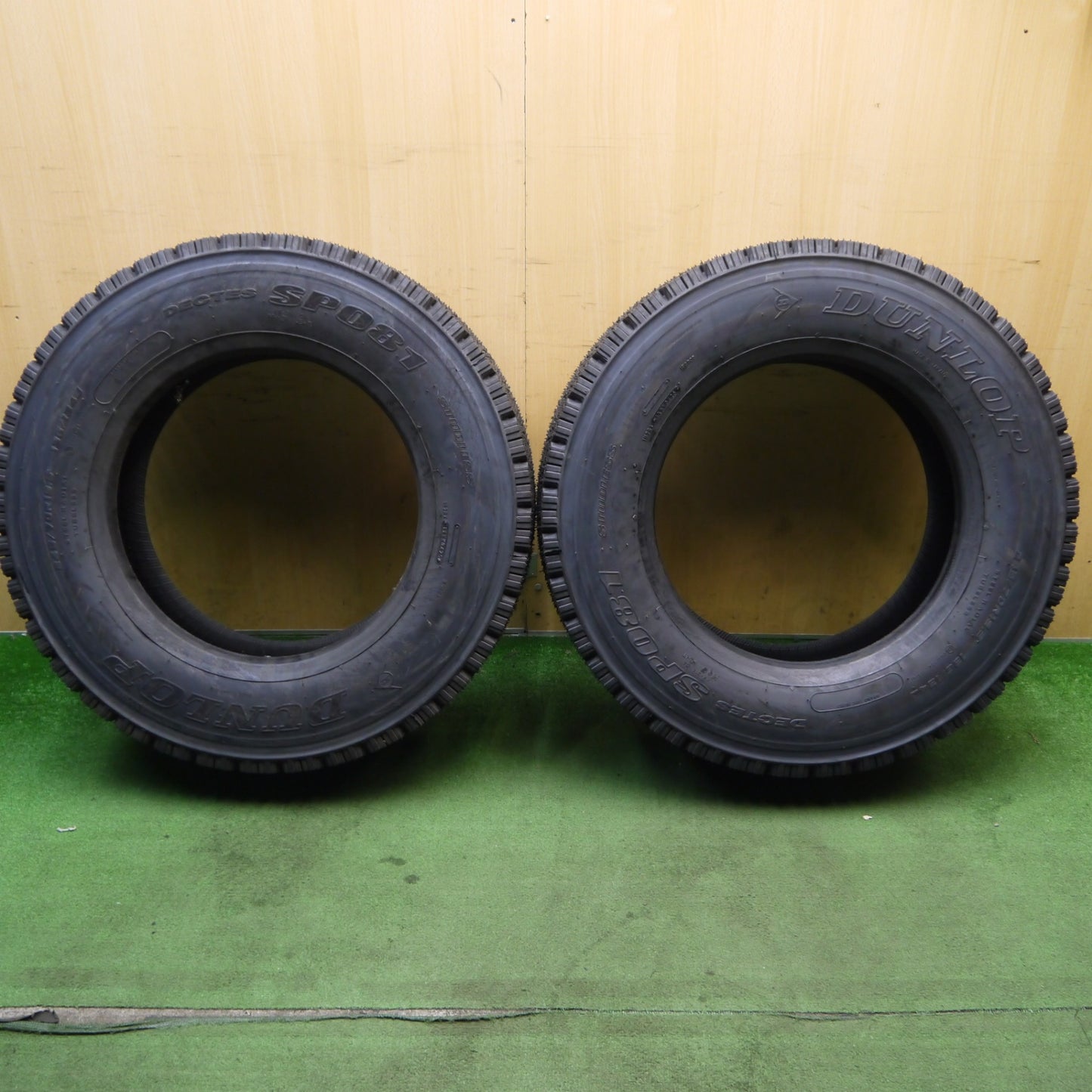未使用！25年！2本★トラック タイヤ 245/70R19.5 136/134J スタッドレス ダンロップ デクテス SP081 DECTES 19.5インチ★6070110KKスタ