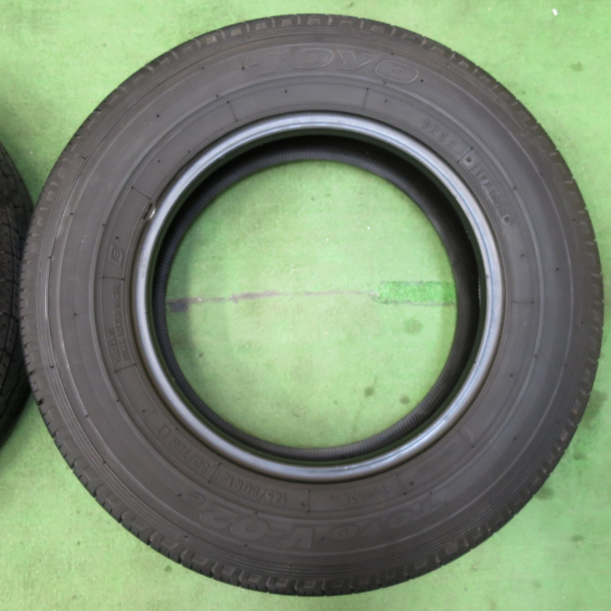 [送料無料] バリ溝！23年！8.5分★軽 トラック バン 145/80R12 80/78N トーヨー V-02e タイヤ 12インチ★5022802イノタ