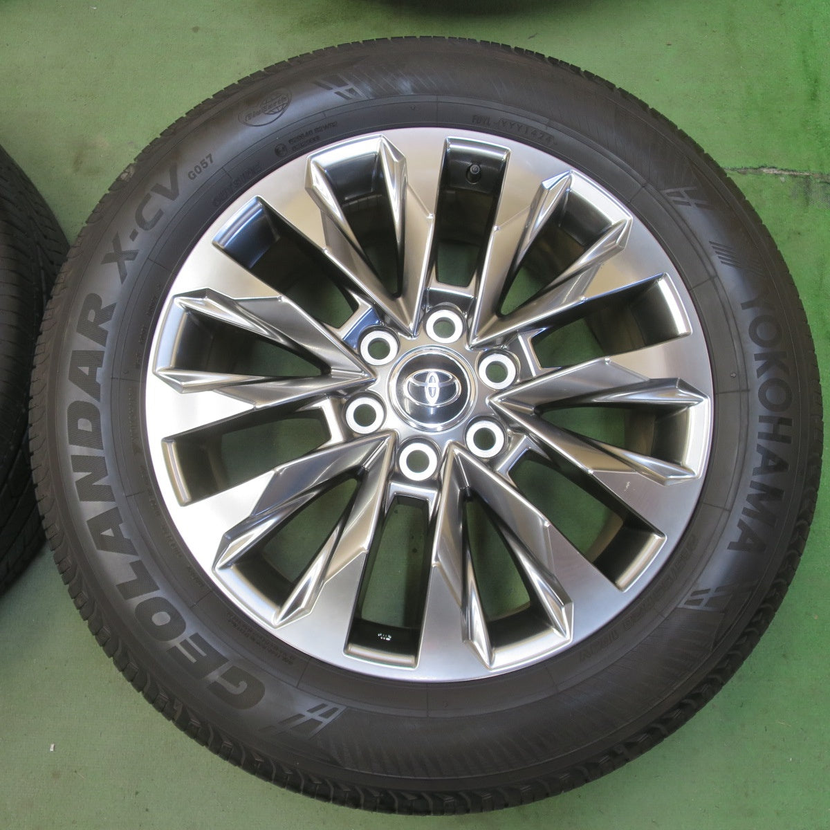 バリ溝！24年！キレイ！9.5分★トヨタ ランクル 300 ZX 純正 265/55R20 ヨコハマ ジオランダー X-CV G057 G057E 20インチ PCD139.7/6H★6051507イノ