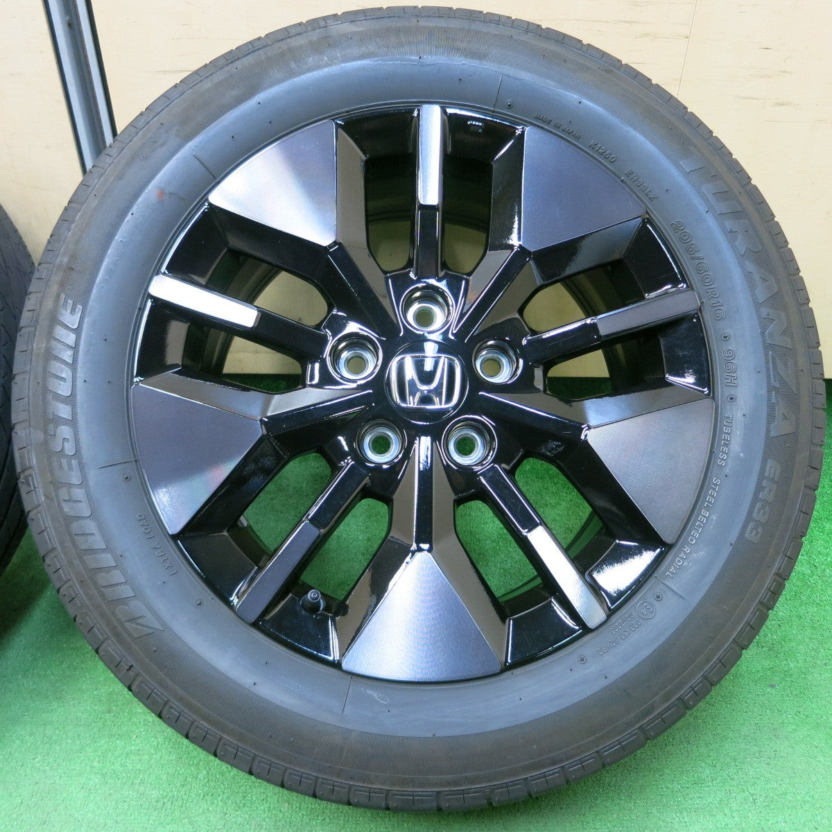 *送料無料* バリ溝！22年！キレイ！9.5分★ホンダ ステップワゴン スパーダ 純正 205/60R16 ブリヂストン トランザ ER33 16インチ PCD114.3/5H★4041109イノ