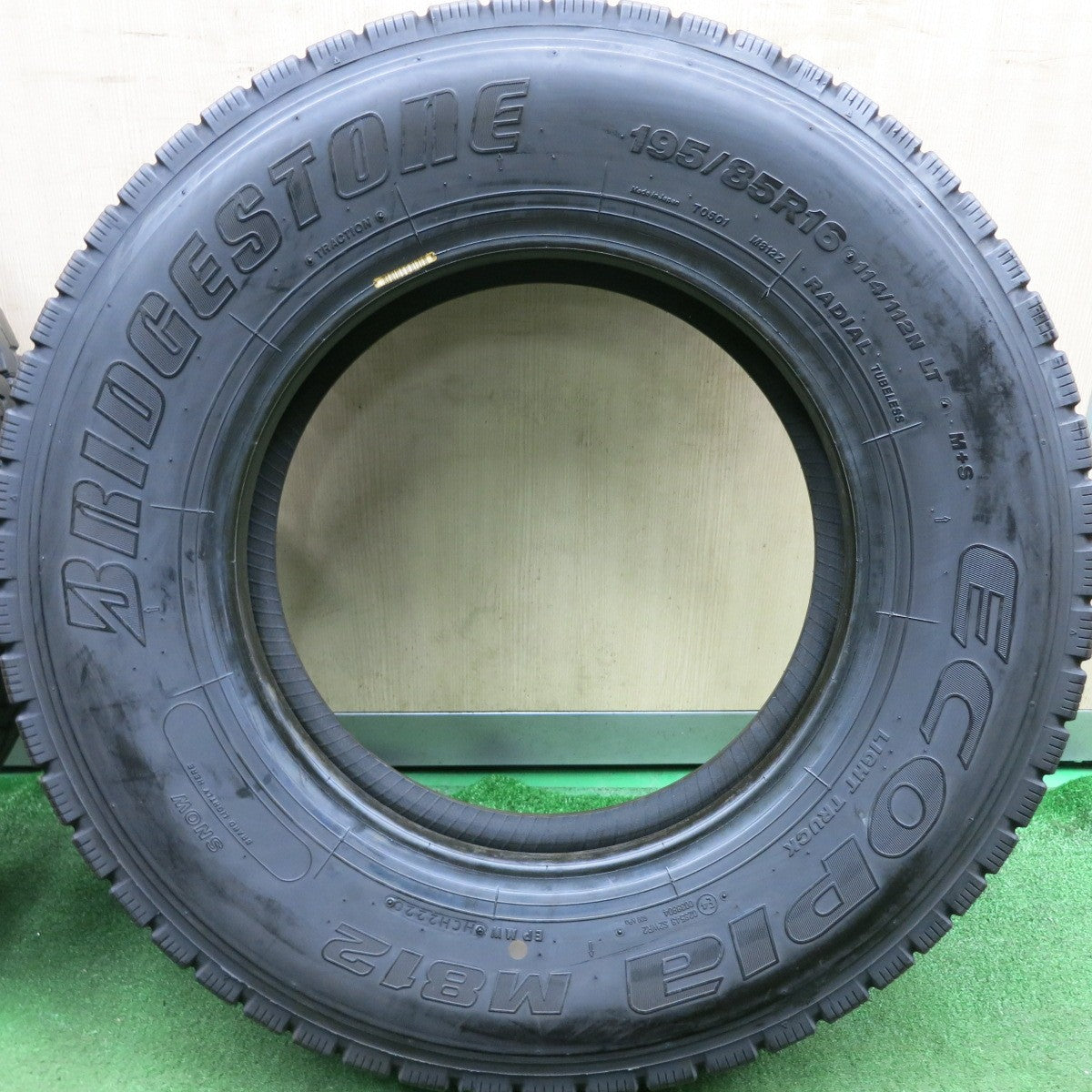*送料無料* バリ溝！20年！8.5分★トラック タイヤ 195/85R16 114/112N ブリヂストン エコピア M812 ミックス オールシーズン 16インチ★4071402HAノタ