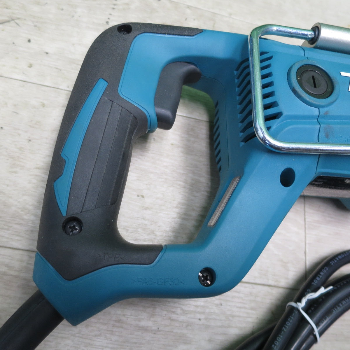 [送料無料] キレイ☆マキタ レシプロソー 100V JR3051T ケース付き セーバーソー セーバソー 電気 のこぎり ノコギリ 電動 工具☆