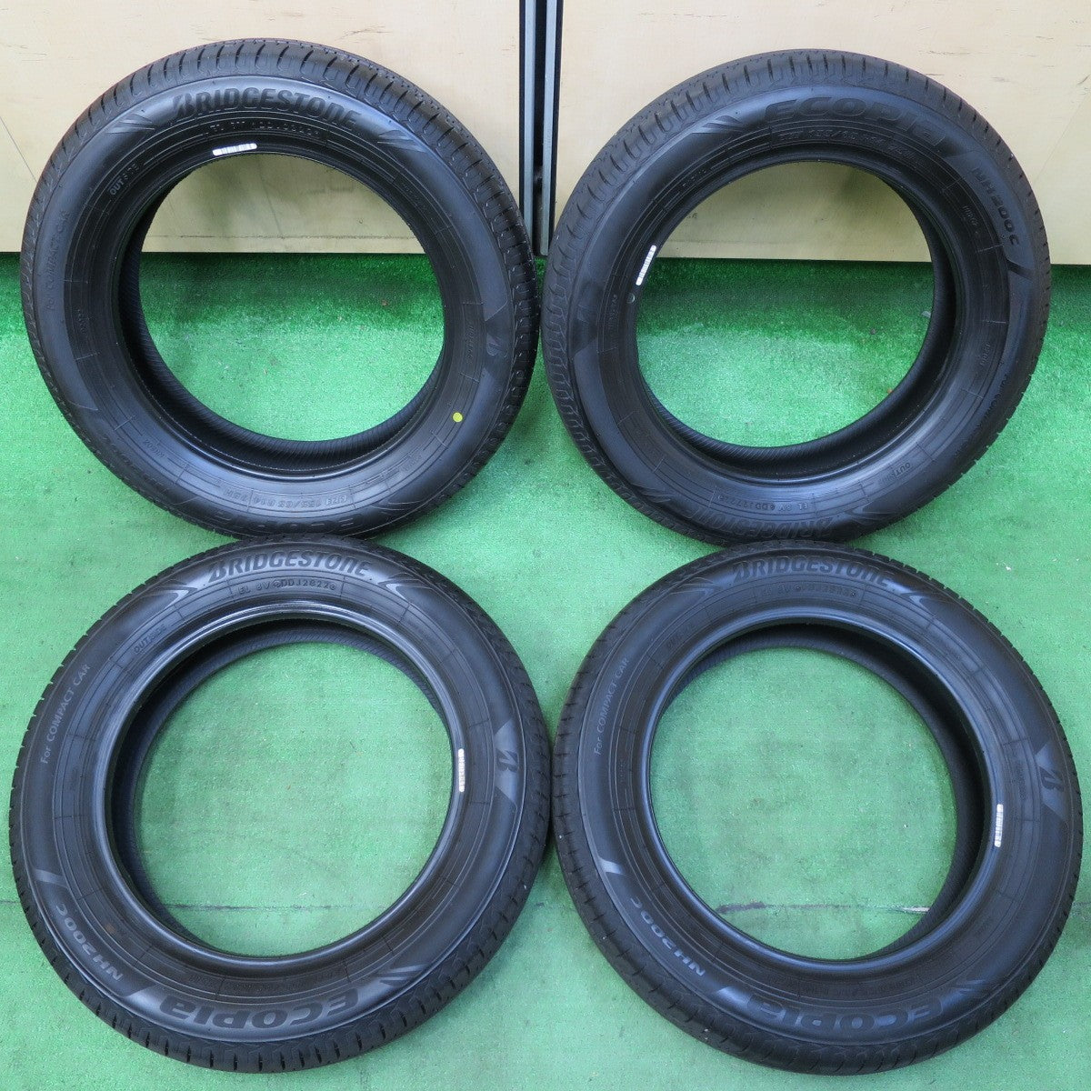 *送料無料* 1本未使用！バリ溝！23年！9分★155/65R14 ブリヂストン エコピア NH200C タイヤ 14インチ N-BOX タント スペーシア ルークス等★4072205イノタ