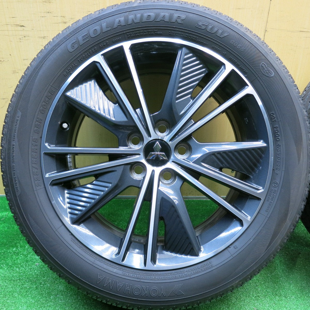 バリ溝！22年！キレイ！9.5分★三菱 デリカ D:5 アーバンギア 純正 225/55R18 ヨコハマ ジオランダー SUV G055 G055E 18インチ D5 PCD114.3/5H★5110805HAノ