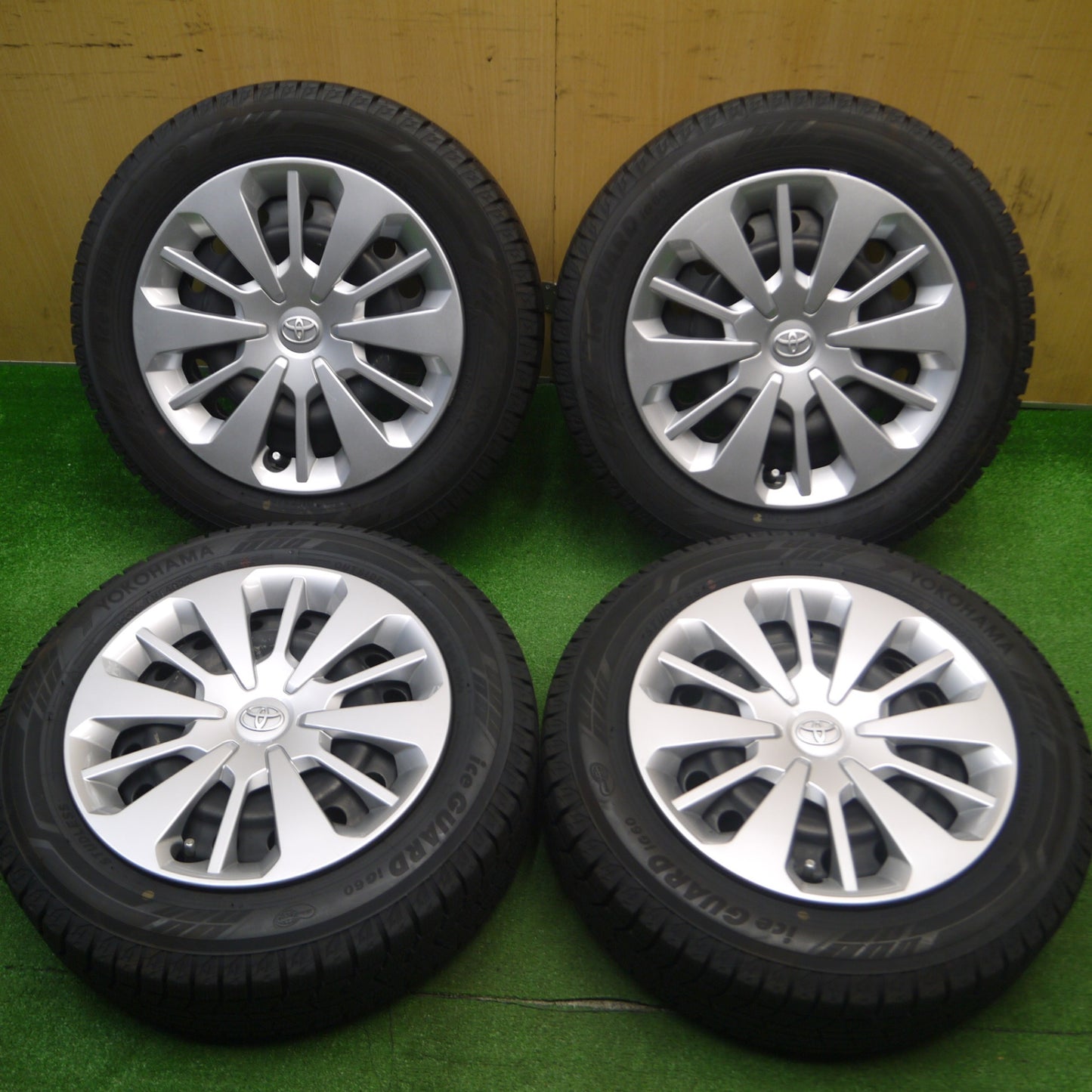 [送料無料] バリ溝！22年！キレイ！9.5分★トヨタ パッソ 純正 スチール 165/65R14 スタッドレス ヨコハマ アイスガード iG60 タンク ルーミー等 PCD100/4H★4112708Hス