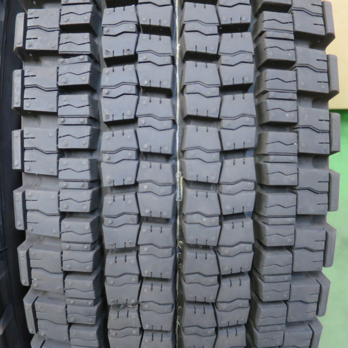 ほぼ未使用！25年！2本★トラック タイヤ 225/80R17.5 123/122L スタッドレス ダンロップ デクテス SP001 DECTES 17.5インチ★6051814イスタ