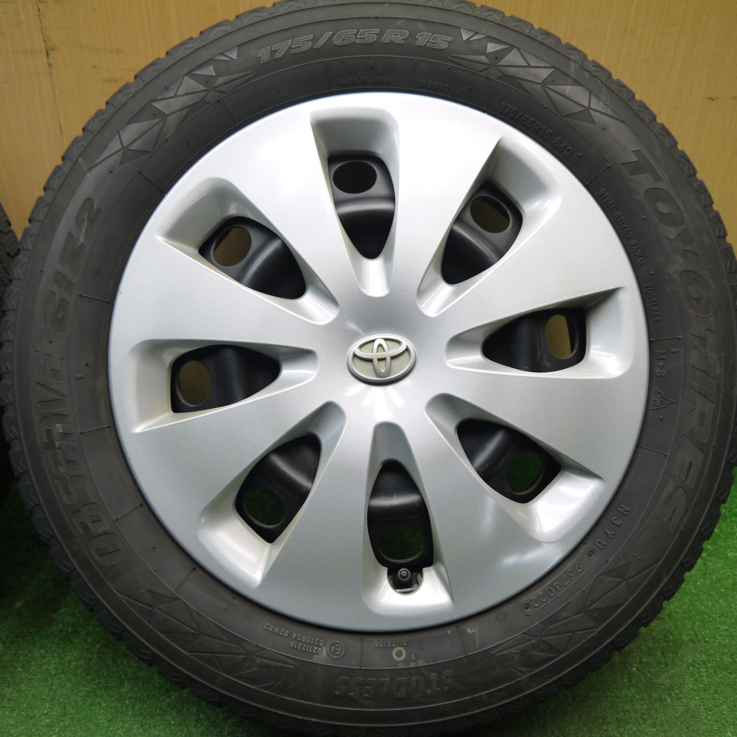 バリ溝！22年！キレイ！8.5分★トヨタ アクア 純正 スチール 175/65R15 スタッドレス トーヨー オブザーブ GIZ2 15インチ PCD100/4H★5121006Hス