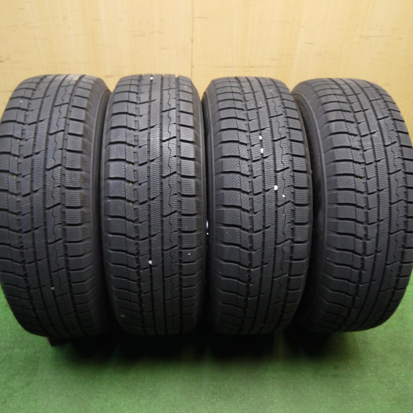 バリ溝！22年！キレイ！9.5分以上★スタッドレス 215/70R16 トーヨー ウインター トランパス TX MX MAD CROSS マッドクロス 16インチ PCD114.3/5H★5121004Hス