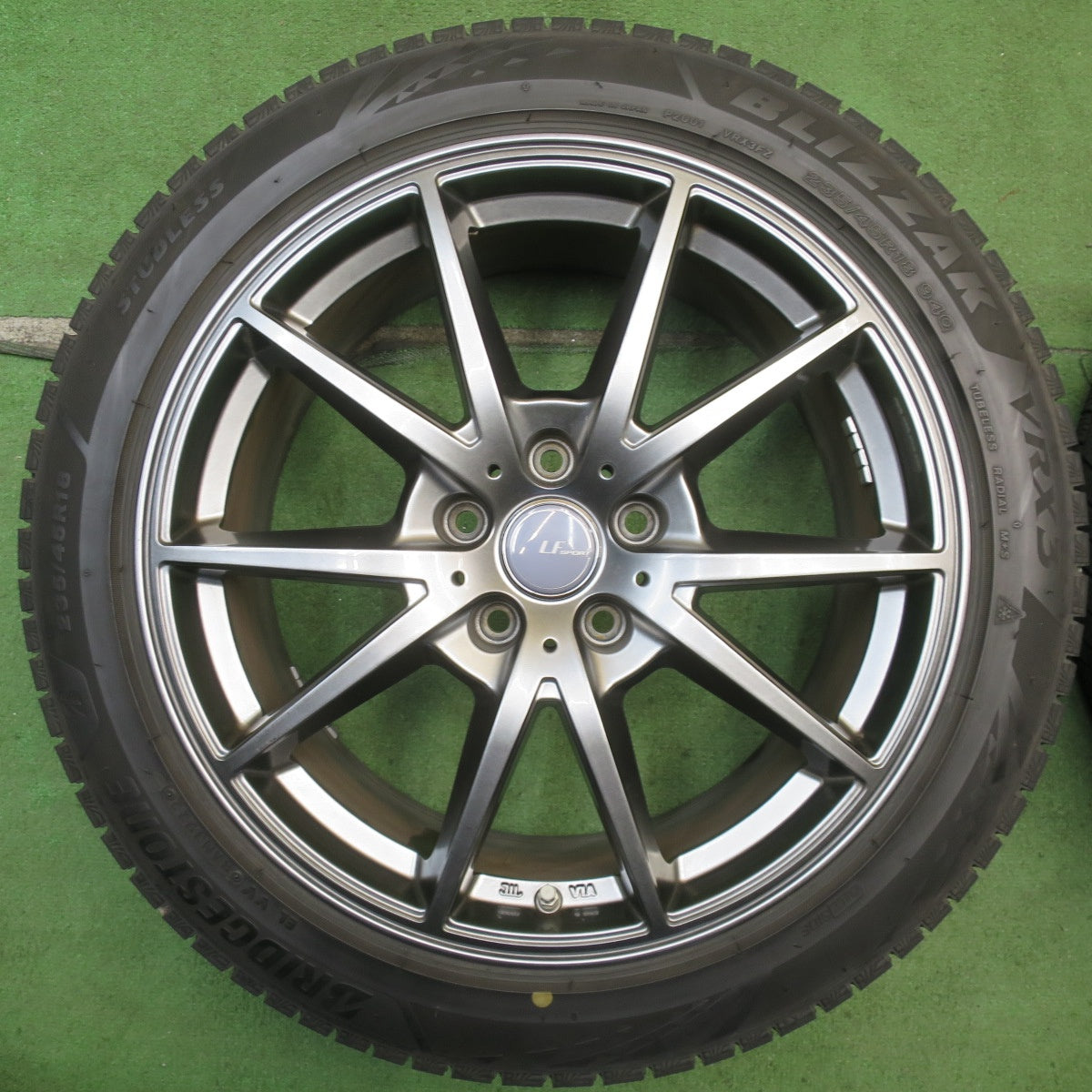 バリ溝！22年！キレイ！9.5分◎スタッドレス 235/45R18 ブリヂストン ブリザック VRX3 LF SPORT 阿部商会 LFスポーツ 18インチ PCD114.3/5H◎6060203NJス