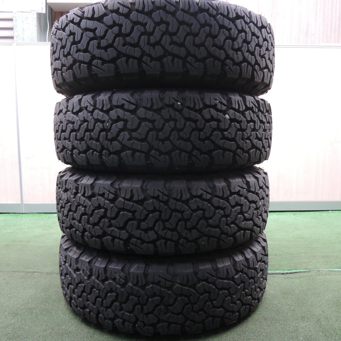 *送料無料* バリ溝！22年！9.5分★ジムニー等 XTREME-J XJ03 215/70R16 BFグッドリッチ All-Terrain T/A KO2 16インチ PCD139.7/5H★4031604HAノ