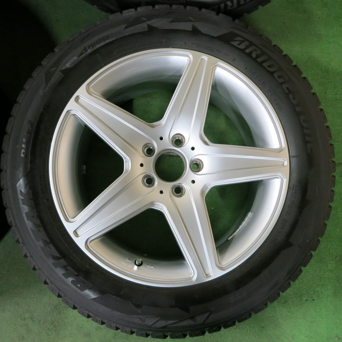 [送料無料] バリ溝！キレイ！8.5分★ベンツ アウディ 等 AGA Burg ブルグ 235/60R18 スタッドレス ブリヂストン ブリザック DM-V2 18インチ PCD112/5H★4112108SYス