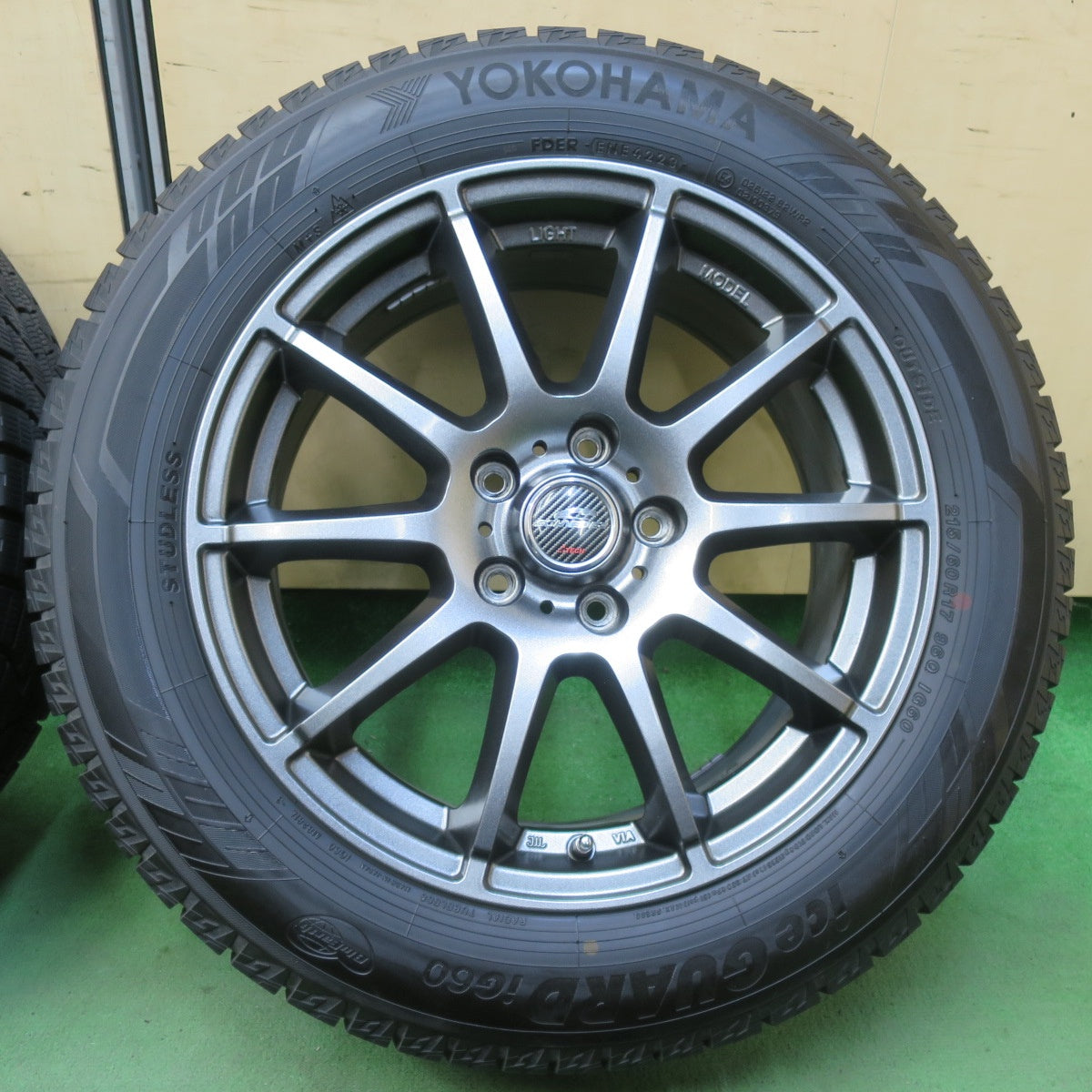 バリ溝！23年！キレイ！9.5分以上★スタッドレス 215/60R17 ヨコハマ アイスガード iG60 SCHNEIDER シュナイダー 17インチ PCD114.3/5H★5120203イス