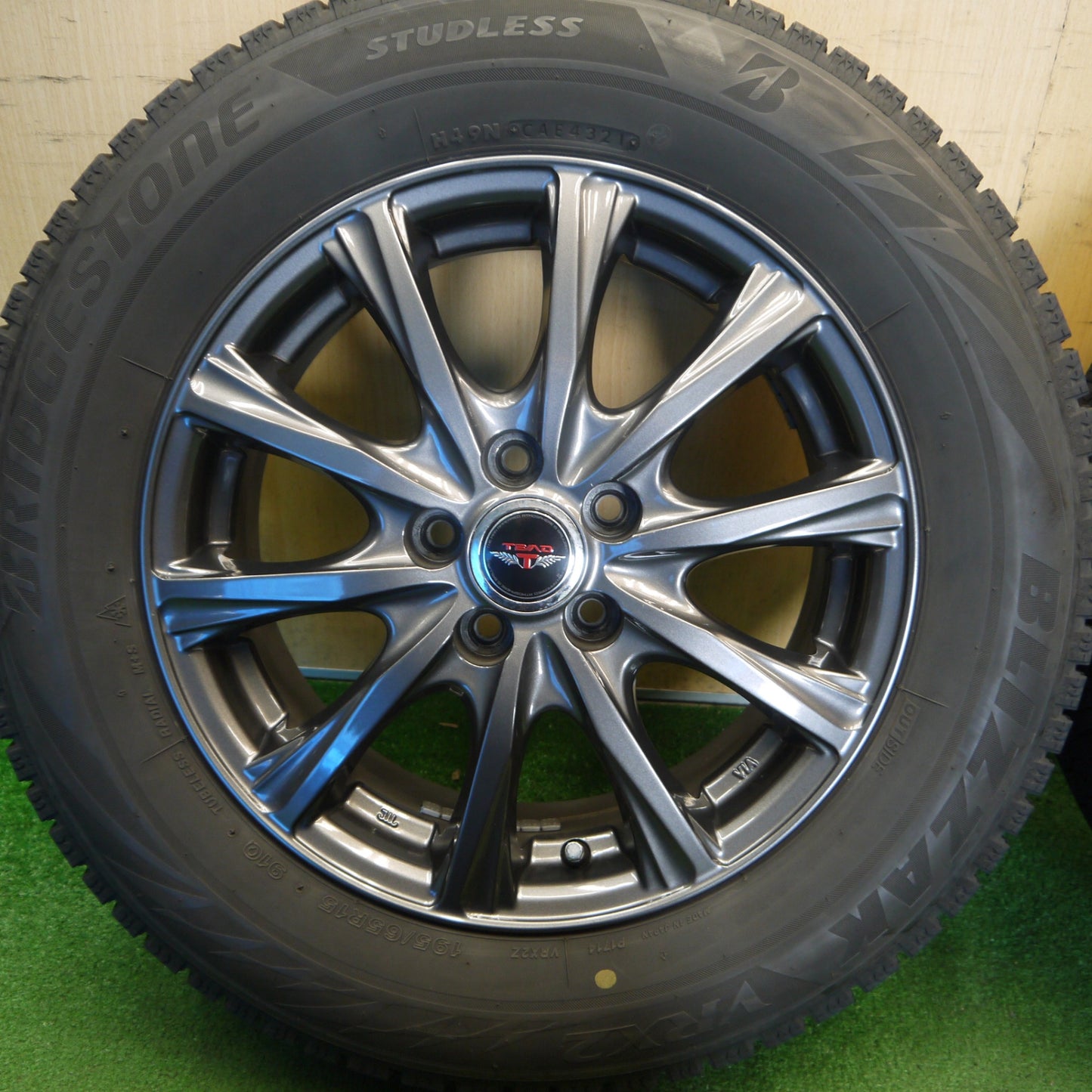 バリ溝！キレイ！9分★プリウス 等 195/65R15 スタッドレス ブリヂストン ブリザック VRX2 TEAD テッド 15インチ PCD100/5H★6042003Hス