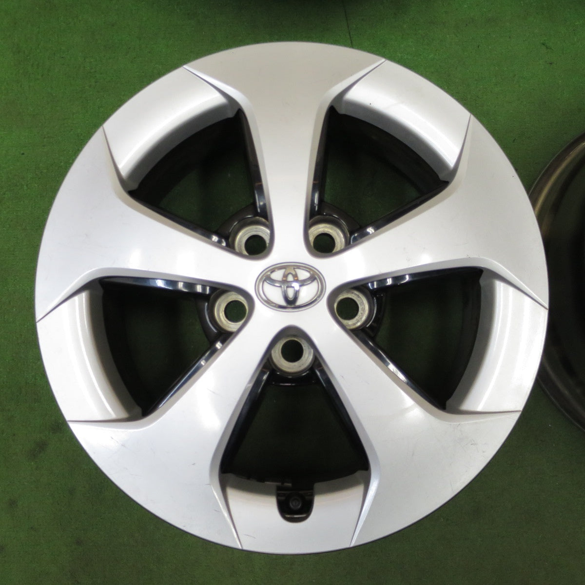 4本価格★トヨタ 30系 プリウス 純正 ホイール 15インチ 15×6J PCD100/5H★6052904NGホ