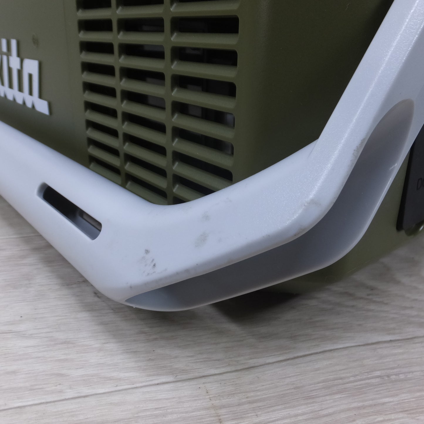 [送料無料] 美品◆マキタ 充電式 保冷温庫 容量 7L 40V Max CW003G ACアダプタ シガーソケット用コード 付き オリーブ◆