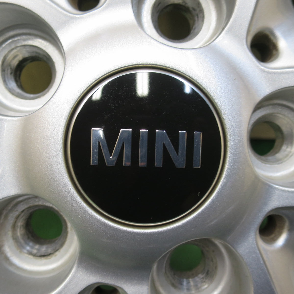バリ溝！キレイ！9.5分★MINI F55 F56 ミニ クーパー 純正 175/65R15 スタッドレス ダンロップ ウインターマックス WM02 15インチ PCD112/5H★5103114イス