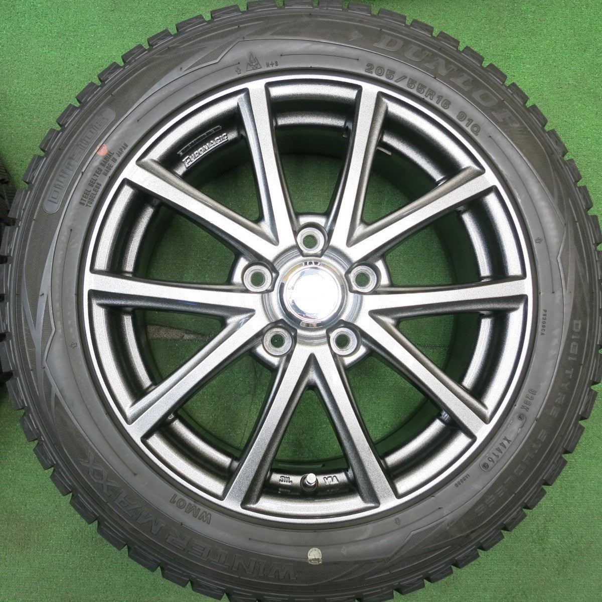 バリ溝！キレイ！9.5分★スタッドレス 205/55R16 ダンロップ ウインターマックス WM01 EUROMAGIC ユーロマジック 16インチ PCD114.3/5H★5042706HAス