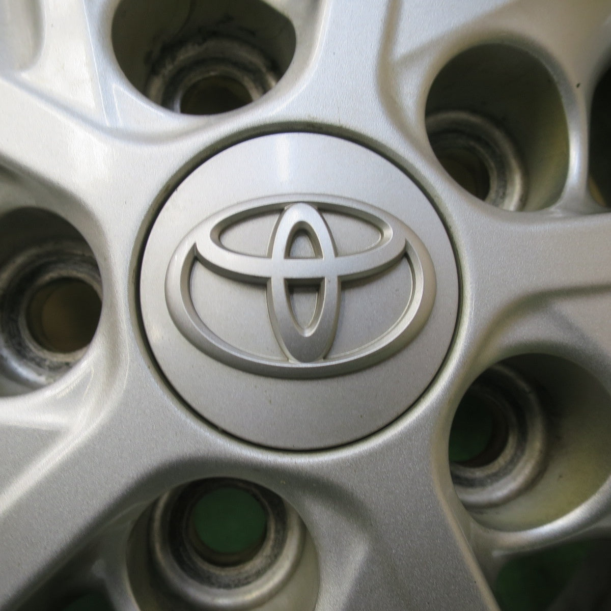 バリ溝！22年！ほぼ10分★トヨタ オーリス 純正 205/55R16 スタッドレス ブリヂストン ブリザック VRX3 16インチ PCD114.3/5H★5112106イス