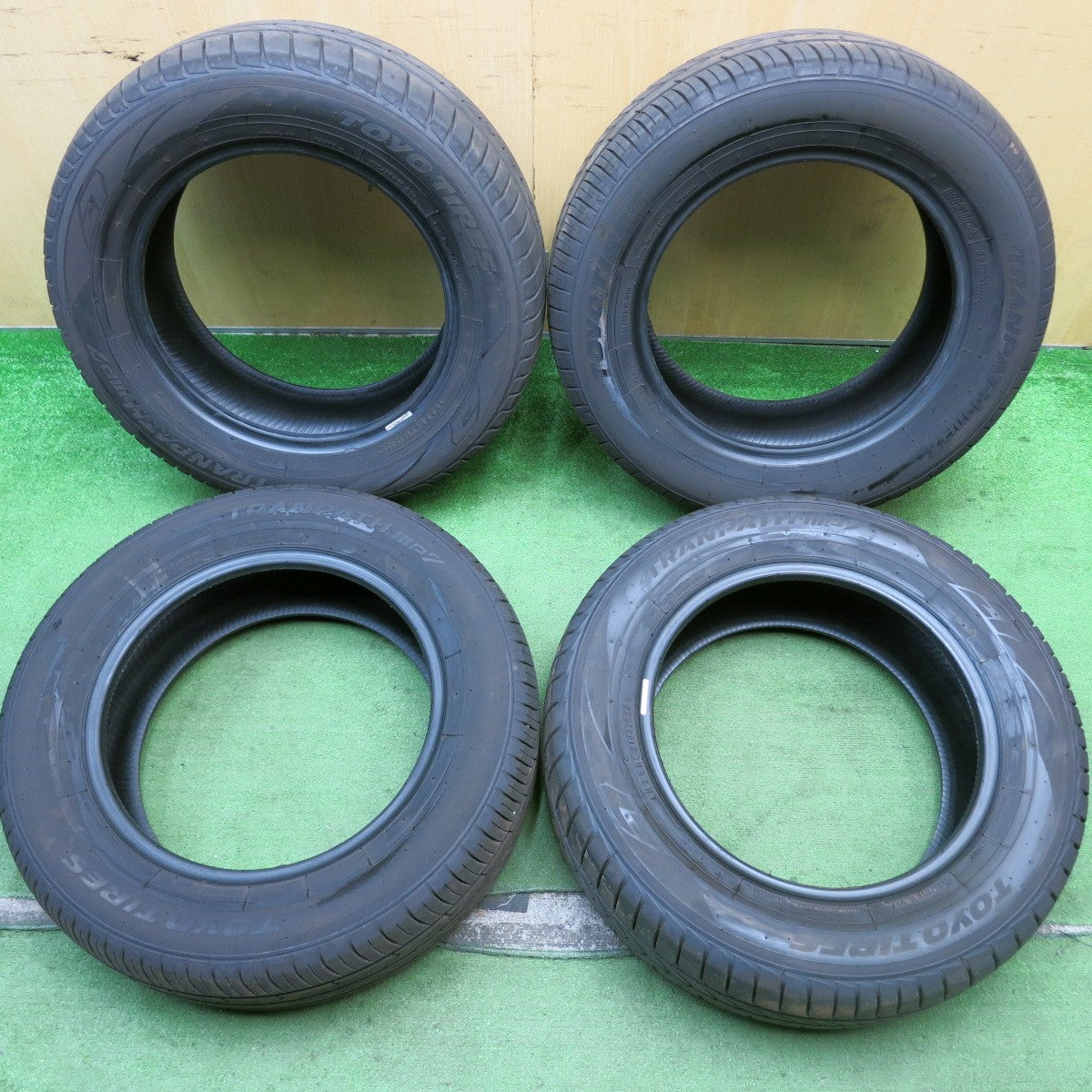 バリ溝！24年！9.5分★195/65R15 トーヨー トランパス MP7 タイヤ 15インチ プリウス エスクァイア ノア ヴォクシー 等★5071703HAノタ