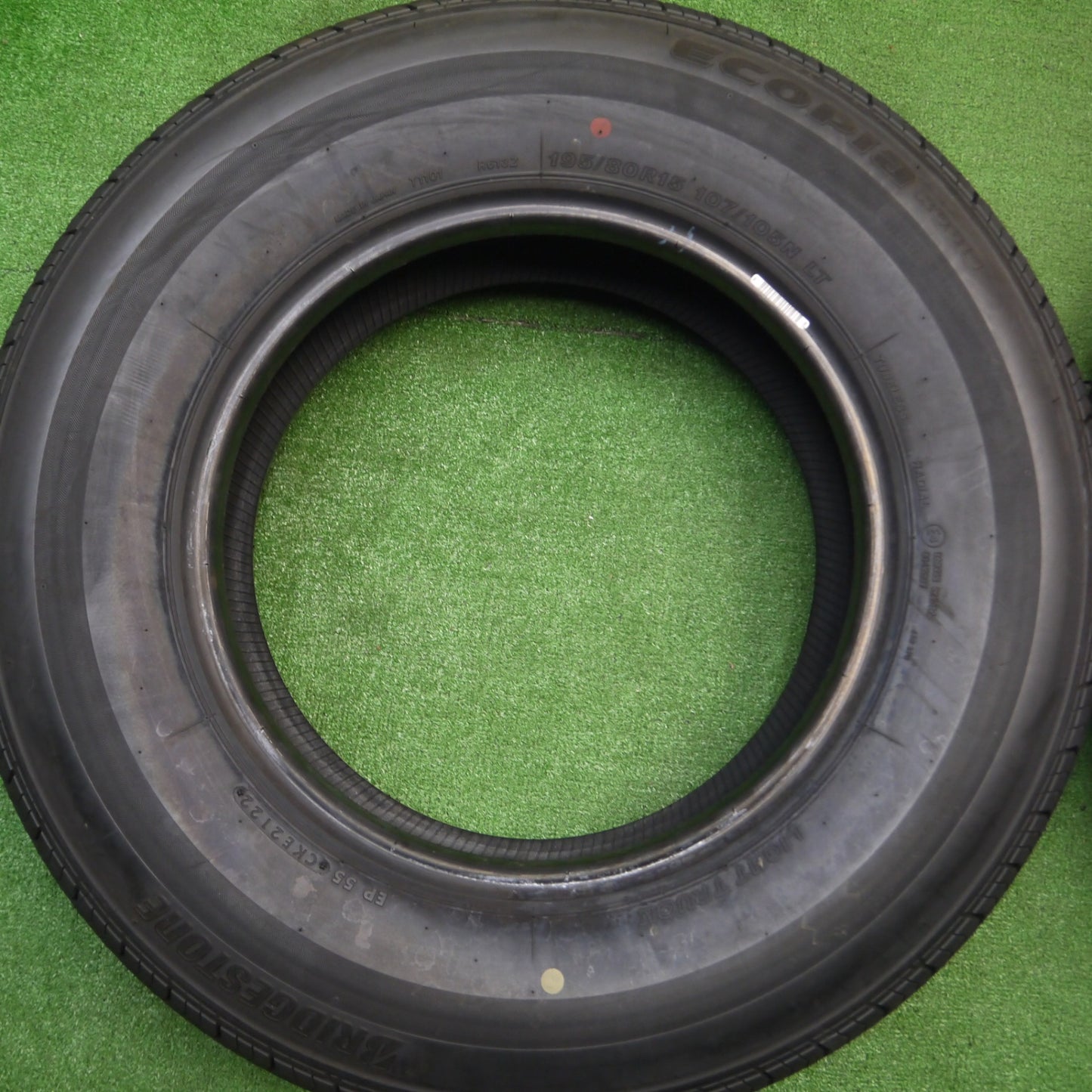 [送料無料] ほぼ未使用！22年★195/80R15 107/105N ダンロップ SP175N ブリヂストン エコピア RD613 タイヤ 15インチ ハイエース キャラバン等★4120308Hノタ