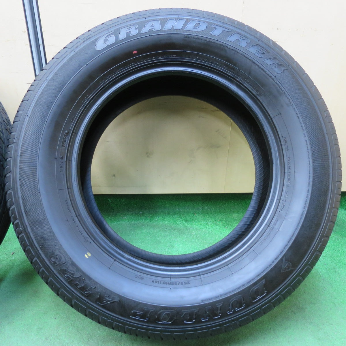 [送料無料] 新車外し！24年★265/65R18 ダンロップ AT23 グラントレック タイヤ 18インチ ランクル 300 等★4120908イノタ