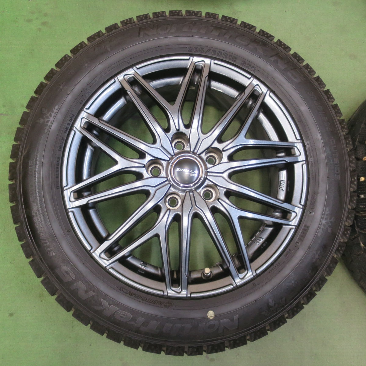 バリ溝！24年！キレイ！9.5分★スタッドレス 205/60R16 オートバックス ノーストレック N5 SIBILLA NEXT W45 シビラ ネクスト 16インチ PCD114.3/5H★6040710イス