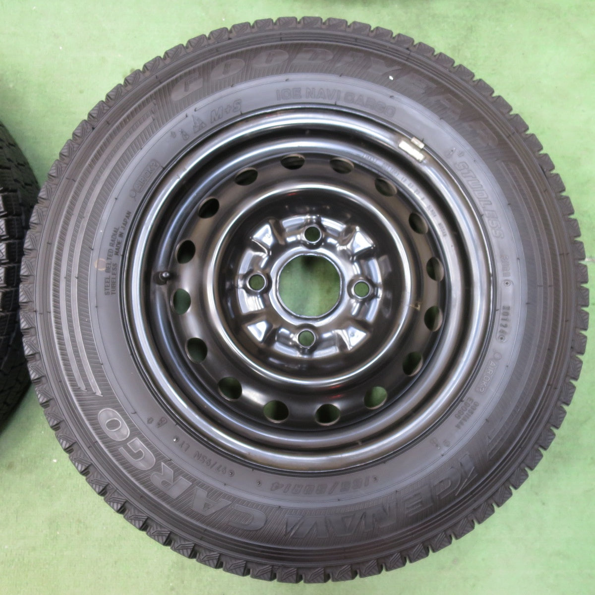 バリ溝！24年！キレイ！9.5分★日産 NV200 バネット 純正 スチール 165/80R14 97/95N スタッドレス グッドイヤー アイスナビ CARGO 14インチ PCD114.3/4H★5120514イス