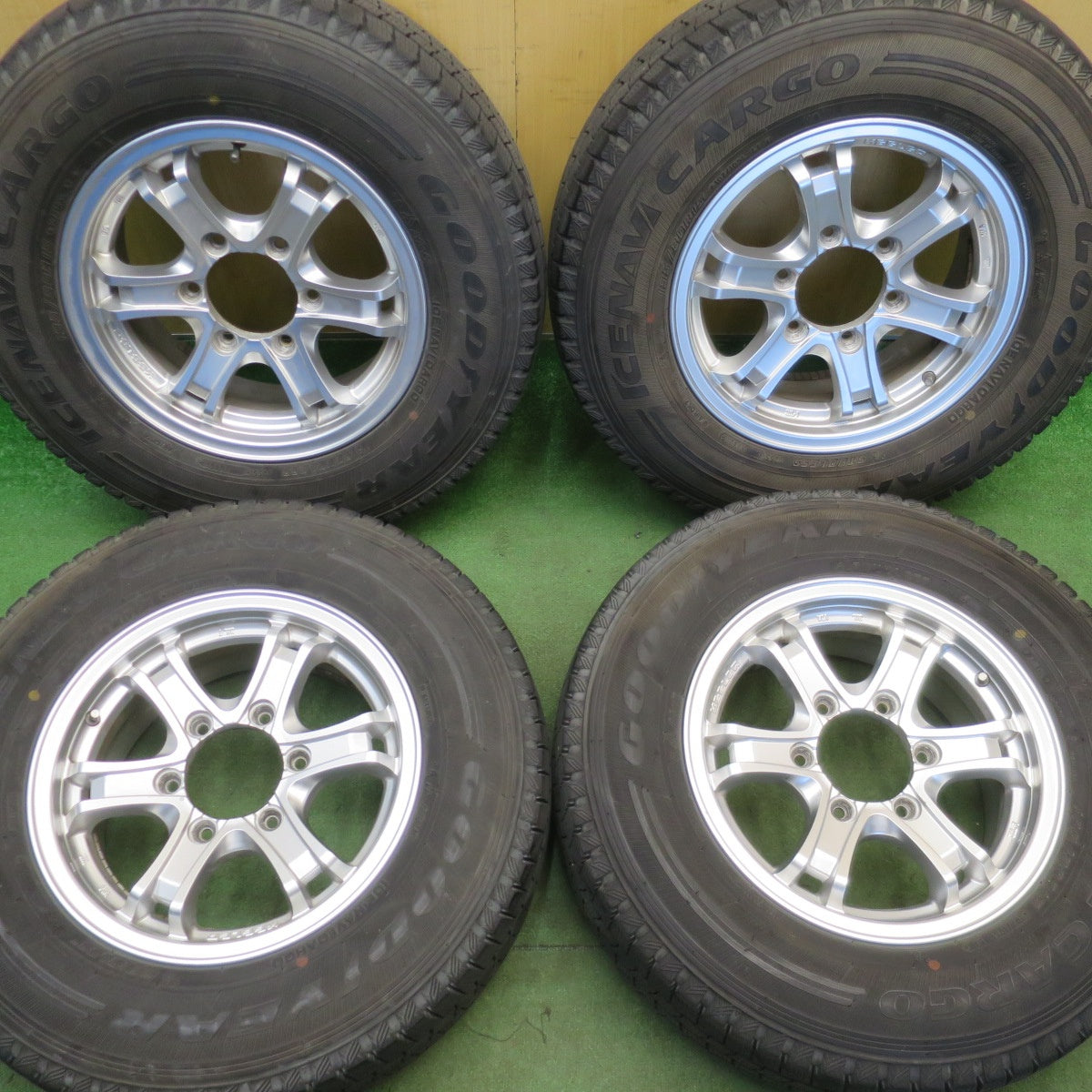 バリ溝！キレイ！9.5分★KEELER FORCE 195/80R15 107/105L スタッドレス グッドイヤー アイスナビ CARGO キーラー フォース 15インチ PCD139.7/6H★6051902NJス