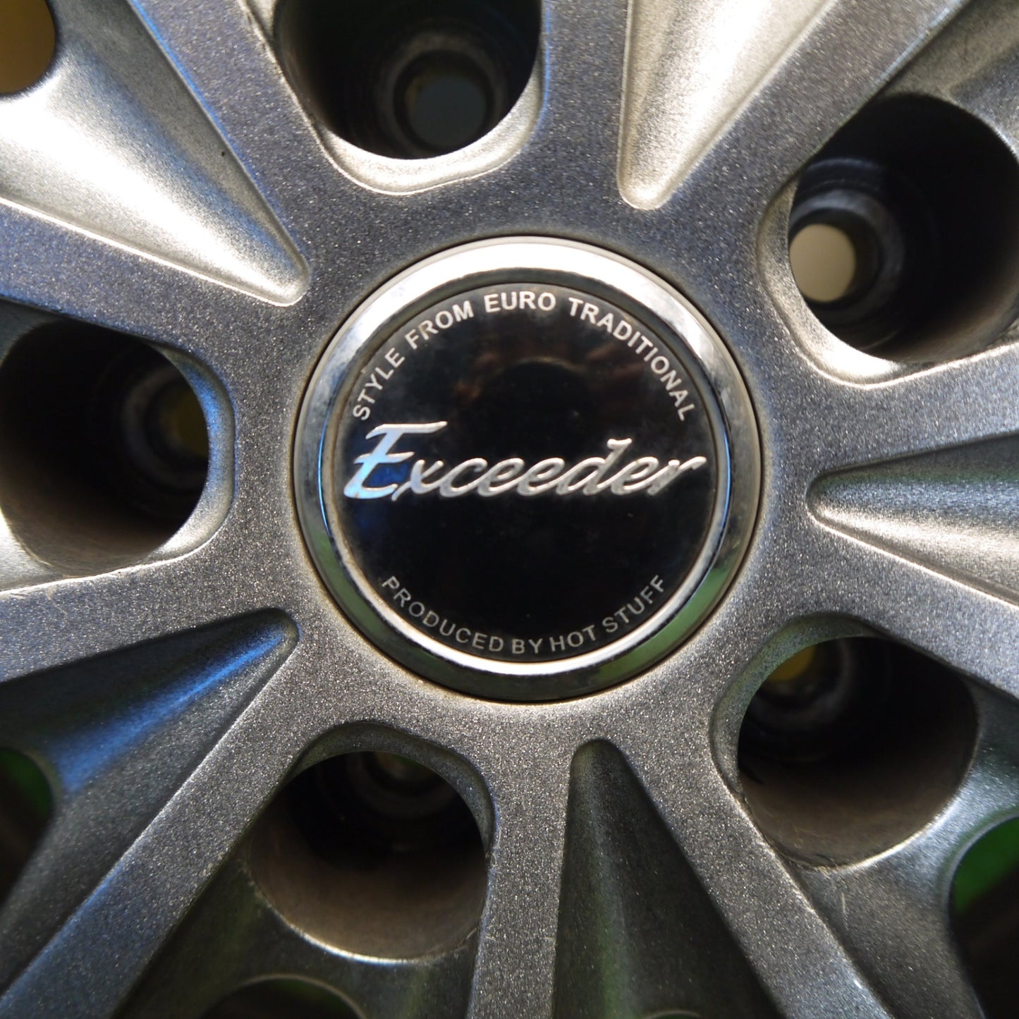 バリ溝！23年！キレイ！9.5分★スタッドレス 215/65R16 トーヨー ウインター トランパス TX Exceeder エクシーダー 16インチ PCD114.3/5H★6041706Hス