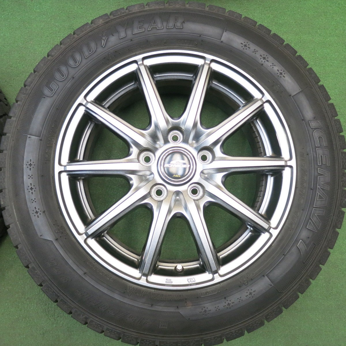 バリ溝！キレイ！9.5分★スタッドレス 215/60R16 グッドイヤー アイスナビ7 SCHNEIDER MiD シュナイダー 16インチ PCD114.3/5H★6031502HAス
