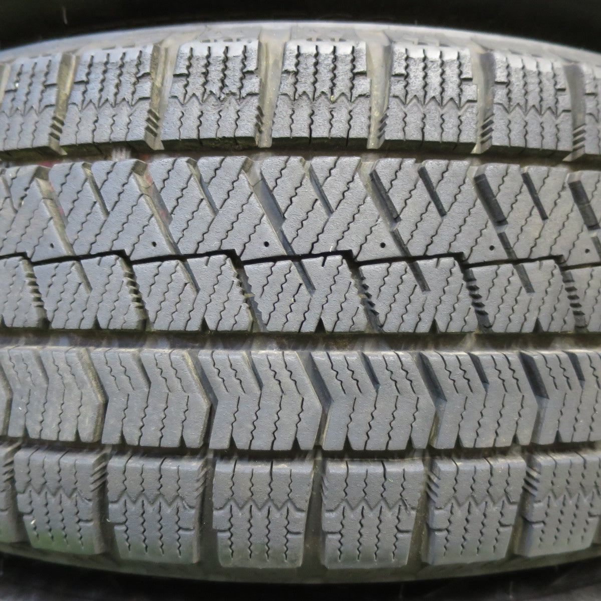 [送料無料] バリ溝！21年！キレイ！9分★スタッドレス 185/60R15 ブリヂストン ブリザック VRX2 スチール ホイール 15インチ PCD100/4H★4093015イス