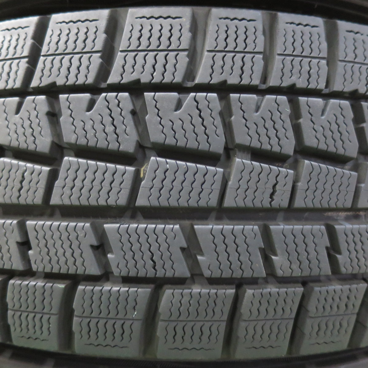 [送料無料] バリ溝！キレイ！9.5分★シエンタ 等 185/60R15 スタッドレス ダンロップ ウインターマックス WM01 Stranger ストレンジャー 15インチ PCD100/5H★4112909イス