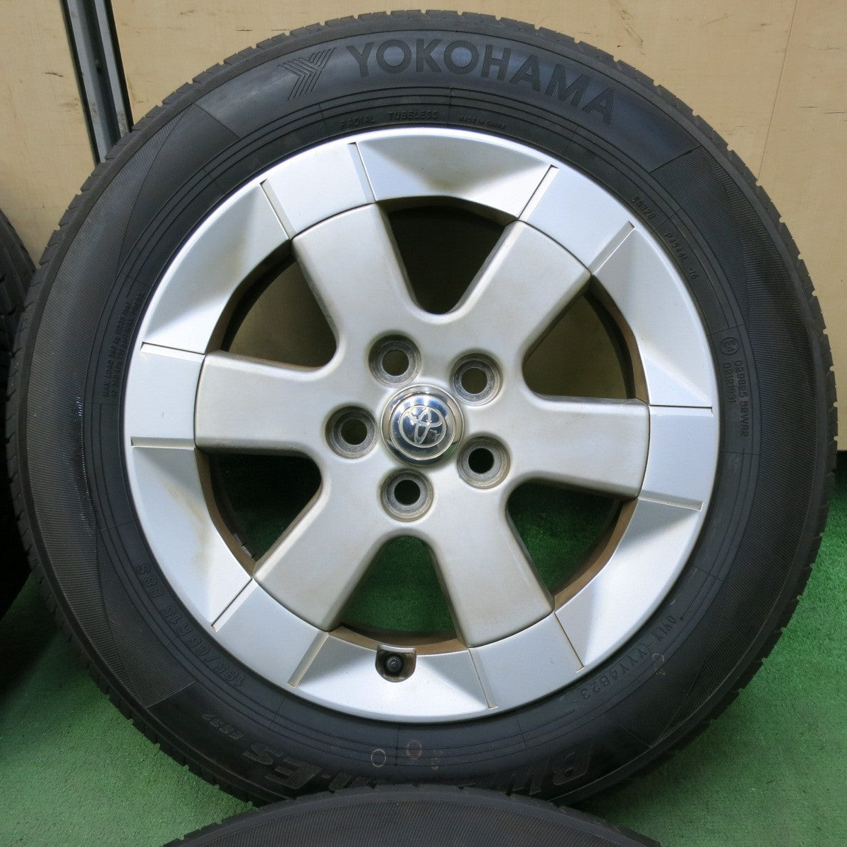 バリ溝！23年！9分★トヨタ 20系 プリウス 純正 185/65R15 ヨコハマ BluEarth-Es ES32 15インチ PCD100/5H★5073012SYノ