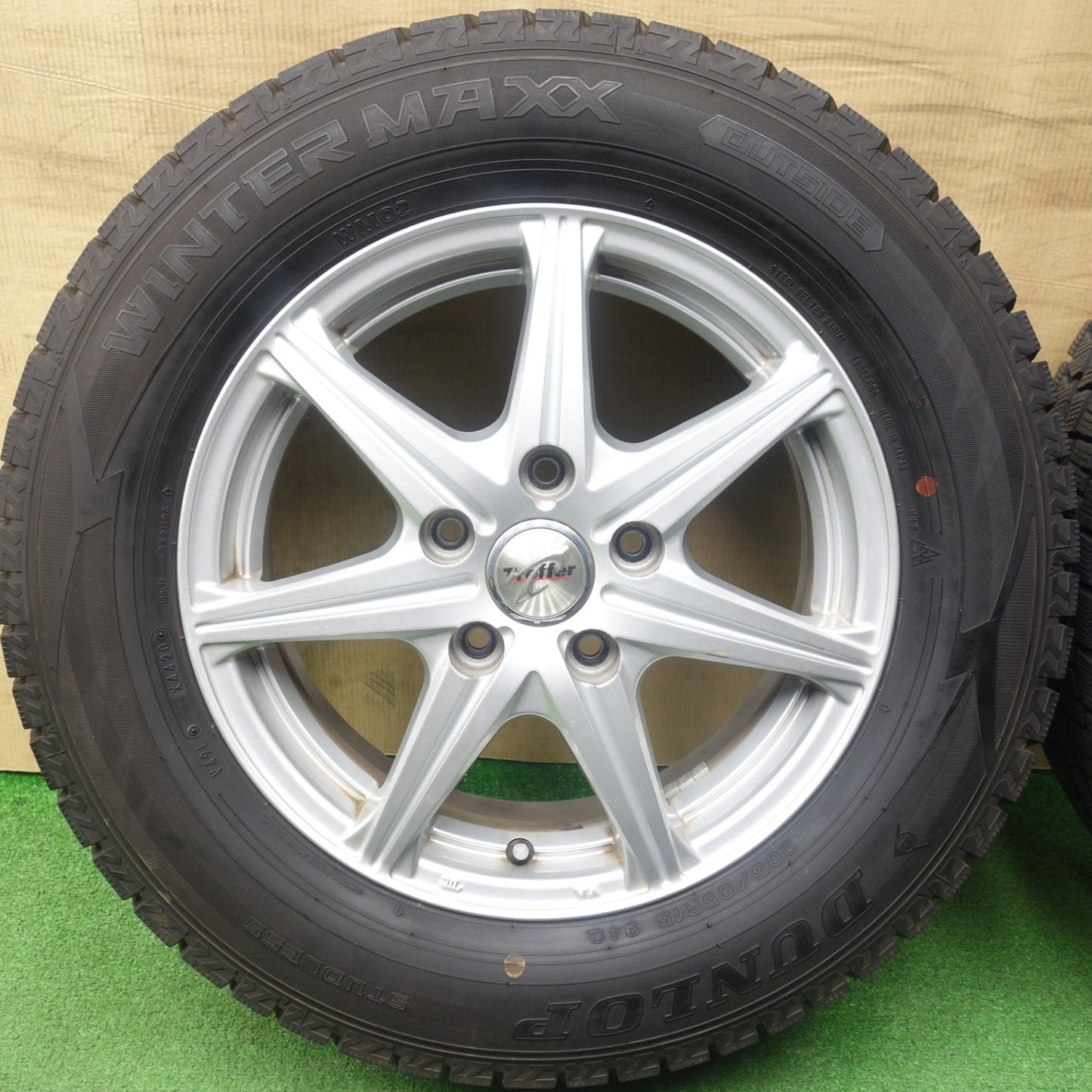 バリ溝！ほぼ10分★スタッドレス 205/65R15 ダンロップ ウインターマックス WM02 Treffer トレファー 15インチ PCD114.3/5H★6021302KTス