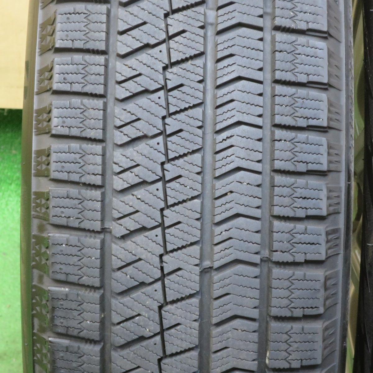 バリ溝！22年！キレイ！9.5分★スタッドレス 205/65R16 ブリヂストン ブリザック VRX2 AXEL アクセル 16インチ PCD114.3/5H★5111006TTス