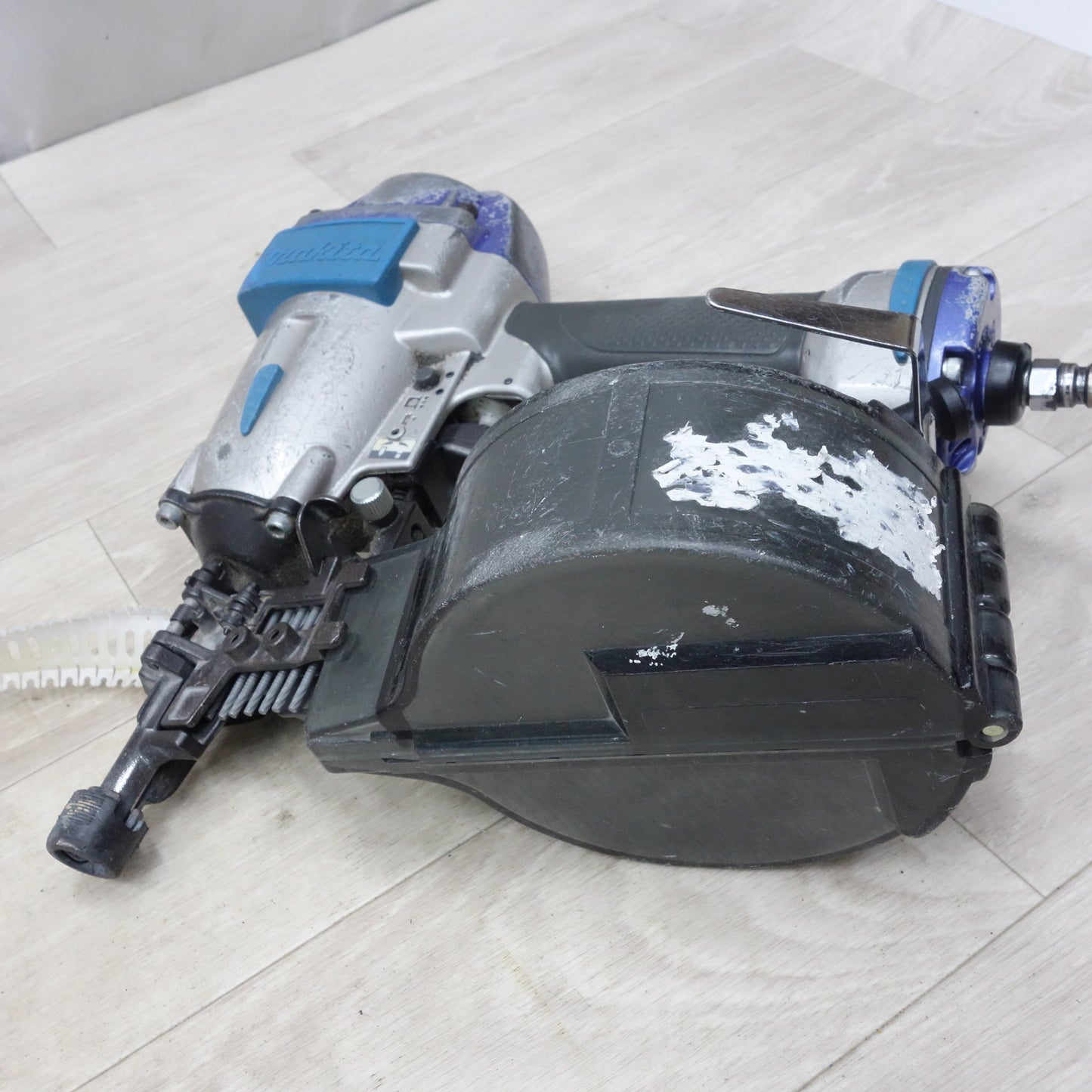 [送料無料] ◆マキタ サイディング用 50mm 常圧 エア 釘打ち機 AN552 ケース付き エア 工具 ①◆