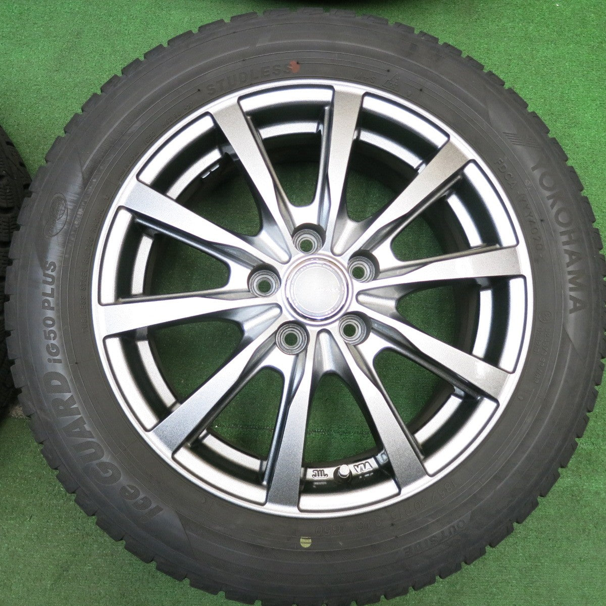 バリ溝！キレイ！9分★スタッドレス 185/60R15 ヨコハマ アイスガード iG50 プラス GRASS グラス 15インチ PCD100/5H★5042702HAス