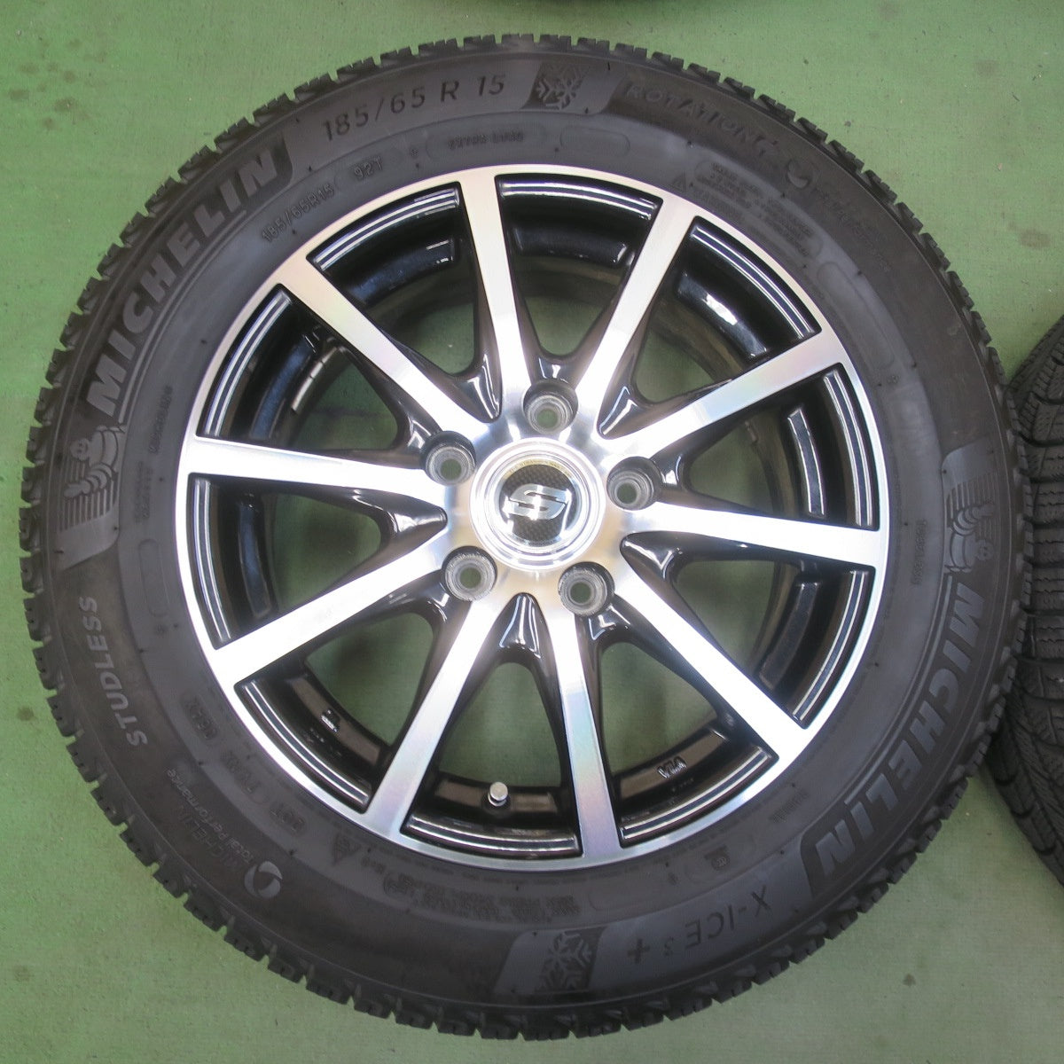 バリ溝！キレイ！8.5分★スタッドレス 185/65R15 ミシュラン X-ICE3+ STRANGER ストレンジャー 15インチ PCD114.3/5H★6032503イス