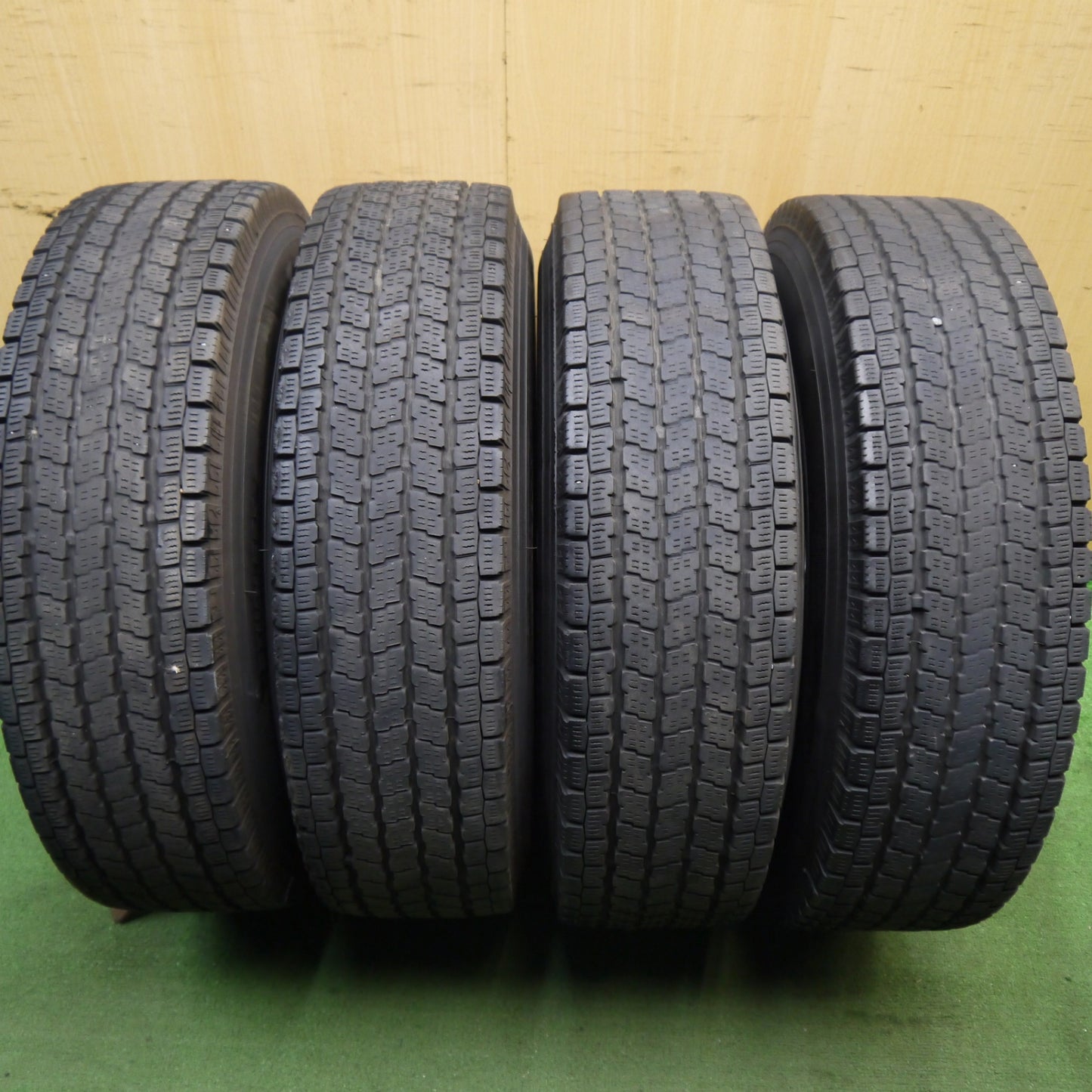 4本価格！22年★ハイエース 等 スタッドレス 195/80R15 107/105L ヨコハマ アイスガード iG91 KAZERA H200 カゼラ 15インチ PCD139.7/6H★5071603Hス