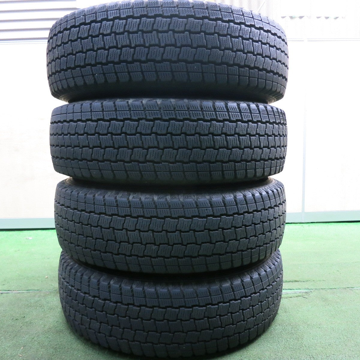 *送料無料* バリ溝！9分★ハイエース 等 195/80R15 スタッドレス グッドイヤー アイスナビ カーゴ D.O.S. SJ-T6 DOS PCD139.7/6H★4042009HAス