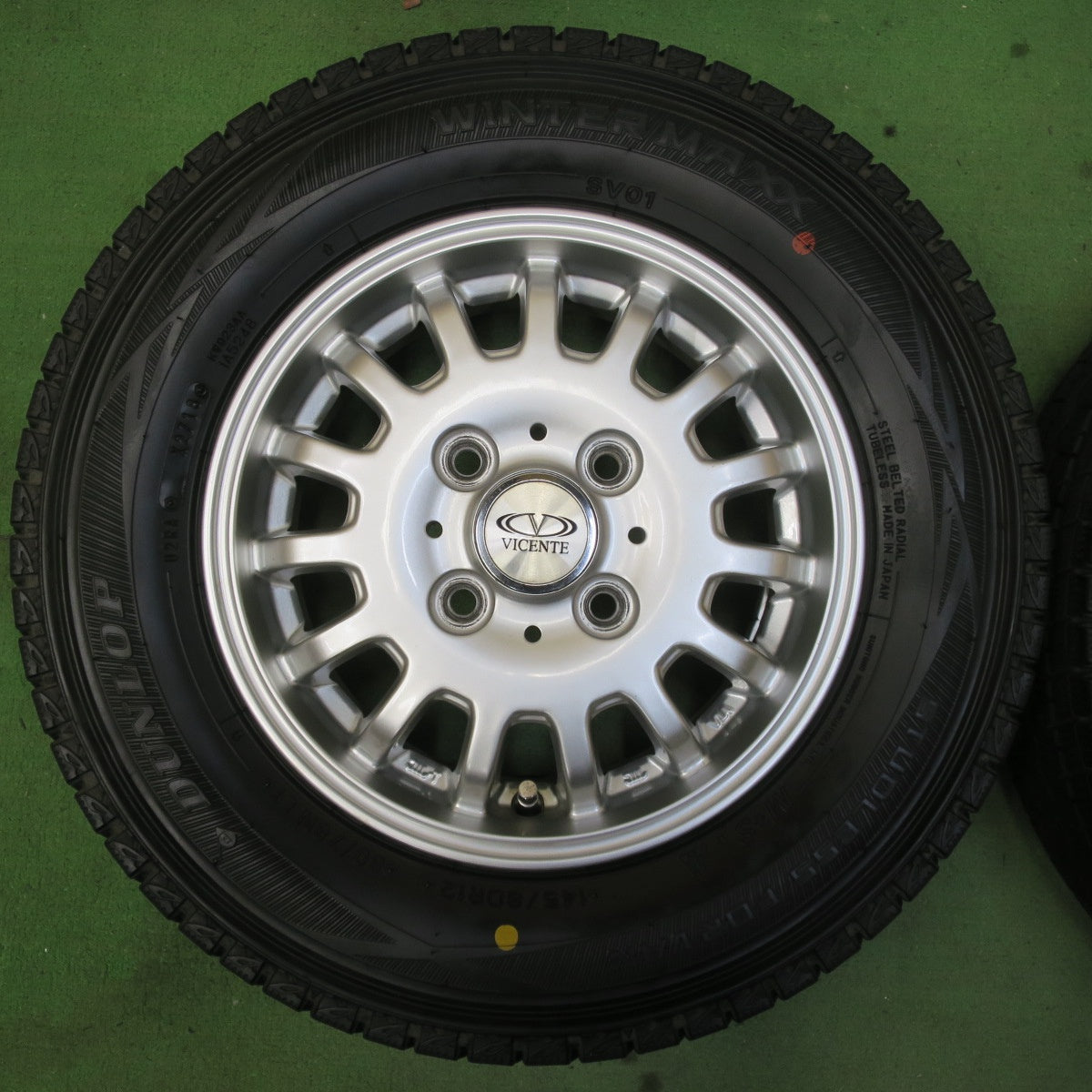 バリ溝！キレイ！9.5分★スタッドレス 145/80R12 80/78N ダンロップ ウインターマックス SV01 VICENTE-04 CA ヴィセンテ 12インチ PCD100/4H★5060902イス