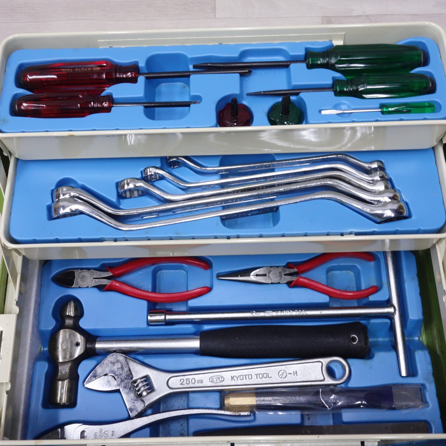 [送料無料] ◆KTC 等 整備用 工具 セット ツール ボックス TOOL-BOX スパナ ドライバー ラチェット ソケット レンチ 圧着工具 ペンチ 等◆