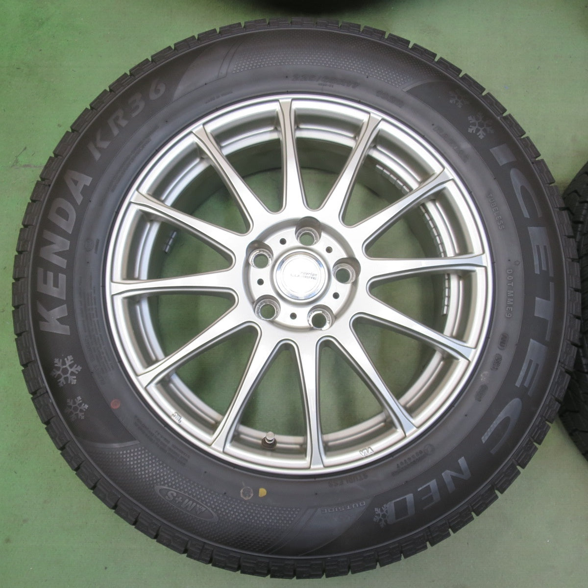 バリ溝！24年！キレイ！9.5分◎スタッドレス 225/65R17 ケンダ KR36 アイステック ネオ ravrion LUMIERE ラブリオン 17インチ PCD114.3/5H◎6100908イス