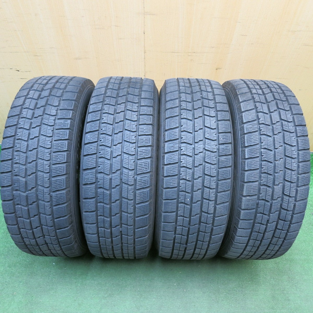 バリ溝！キレイ！9.5分★スタッドレス 215/60R16 グッドイヤー アイスナビ7 SCHNEIDER MiD シュナイダー 16インチ PCD114.3/5H★6031502HAス