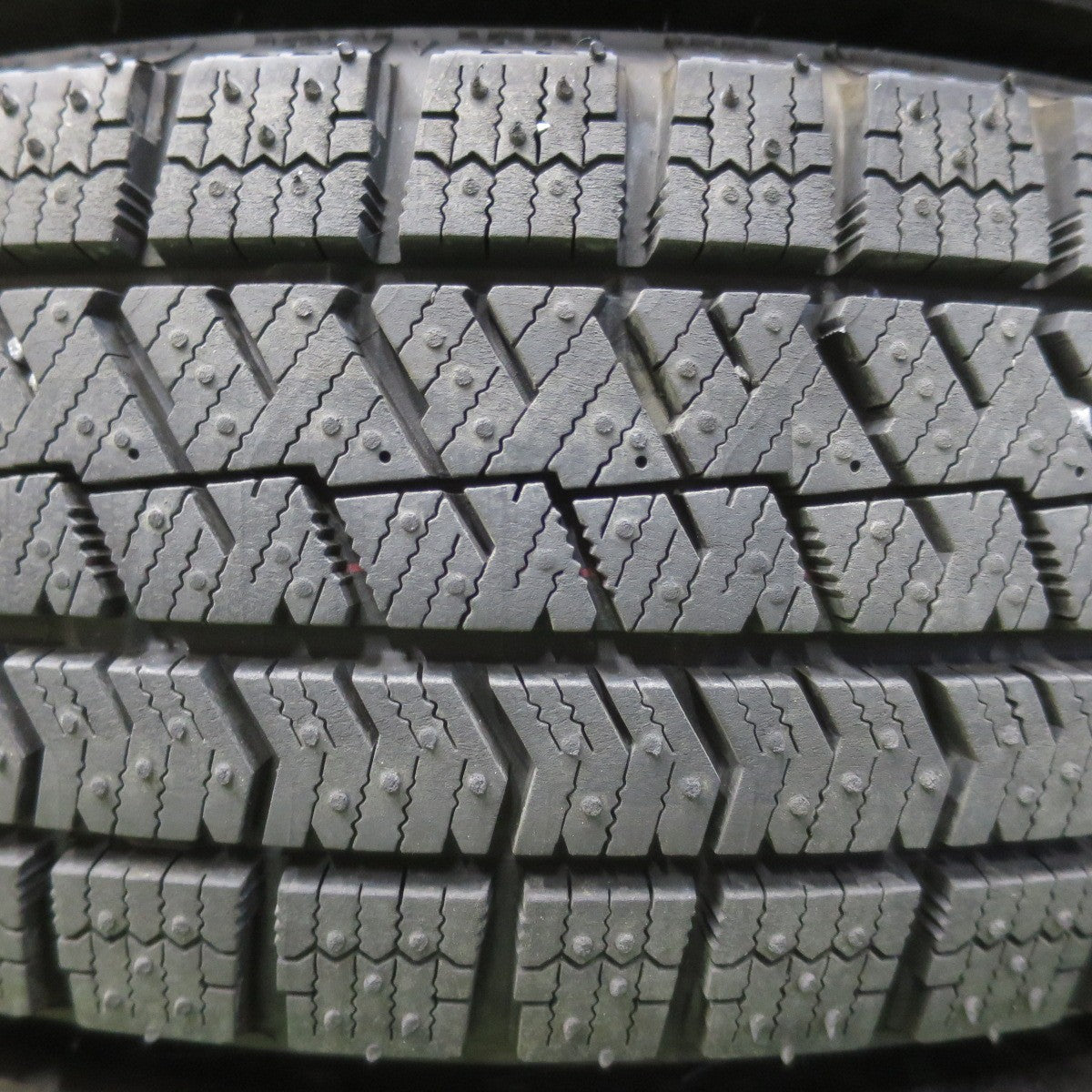 バリ溝！24年！キレイ！ほぼ10分★スタッドレス 155/65R14 ブリヂストン ブリザック VRX2 Linz 社外 アルミ 14インチ PCD100/4H★6011702イス