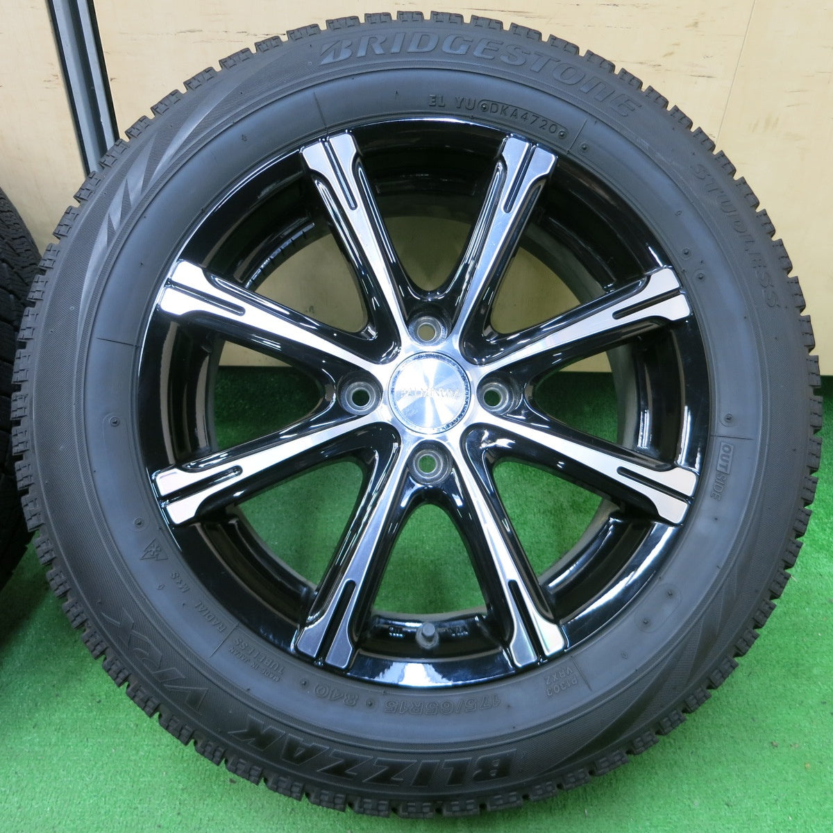 *送料無料* バリ溝！20年！キレイ！8.5分★スタッドレス 175/65R15 ブリヂストン ブリザック VRX BALMINUM バルミナ 15インチ PCD100/4H★4053105イス