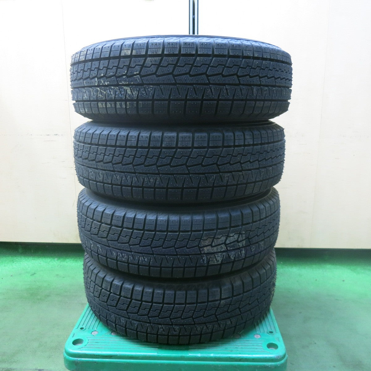 未使用！23年！キレイ★スタッドレス 185/70R14 ヨコハマ アイスガード iG70 社外 アルミ 14インチ PCD100/4H★5120104SKス