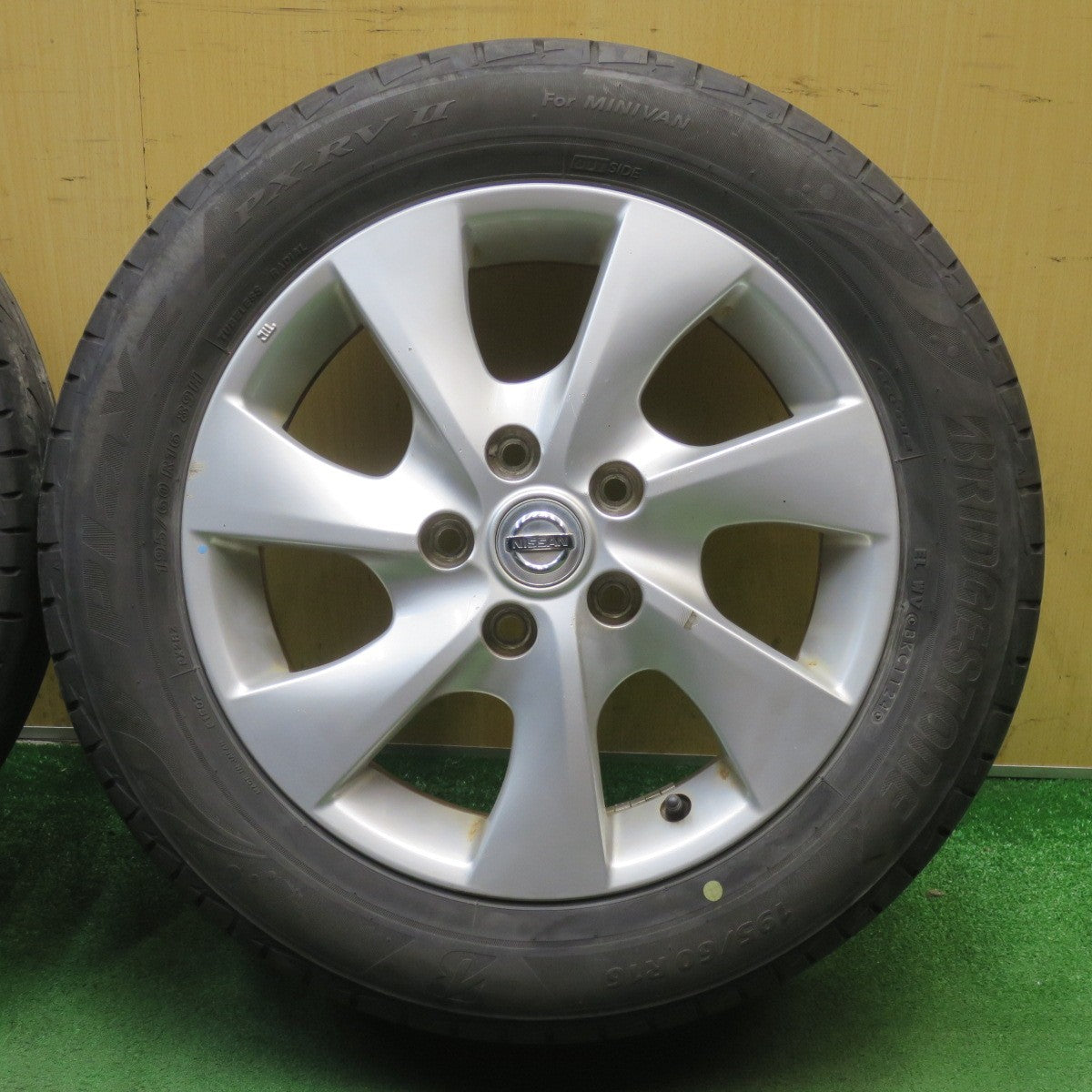 バリ溝！24年！9.5分◎日産 C26 セレナ 純正 195/60R16 ブリヂストン プレイズ PX-RV2 16インチ PCD114.3/5H◎6072402NJノ
